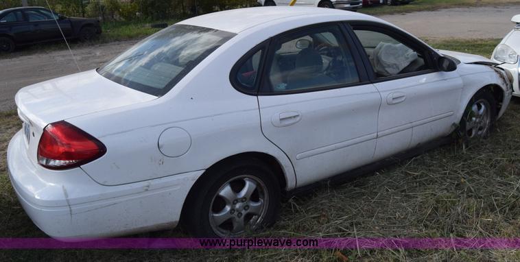image for item K4761 2004 Ford Taurus
