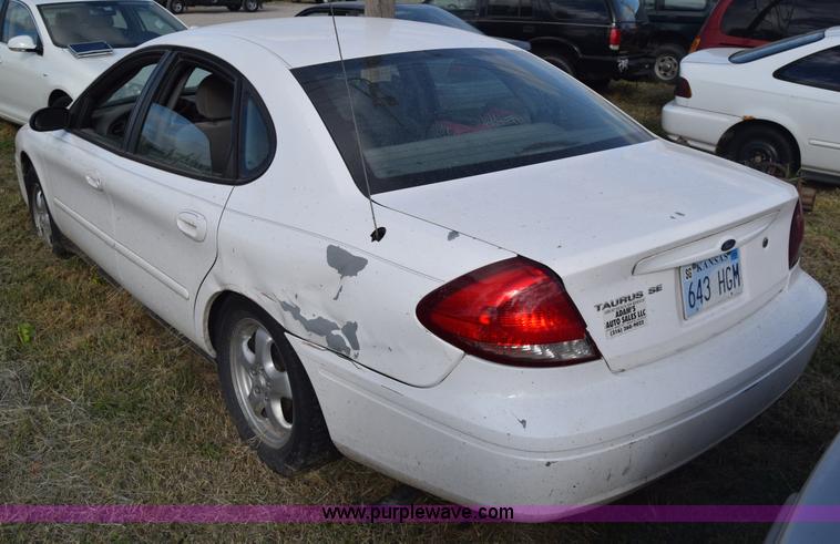 image for item K4761 2004 Ford Taurus