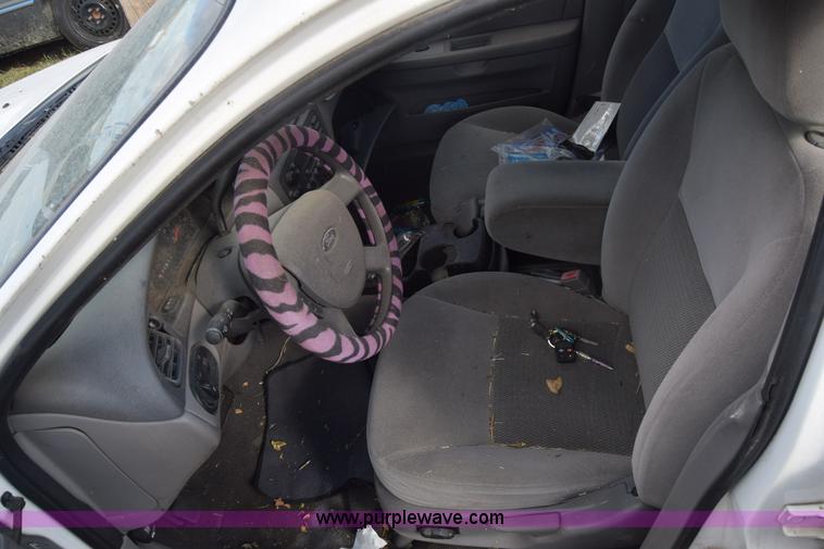 image for item K4761 2004 Ford Taurus