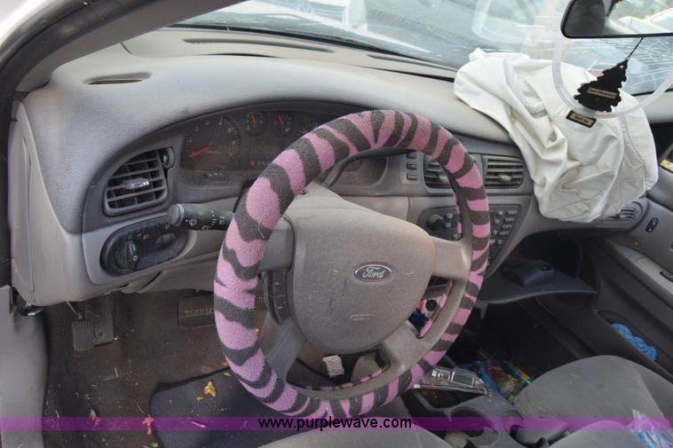 image for item K4761 2004 Ford Taurus