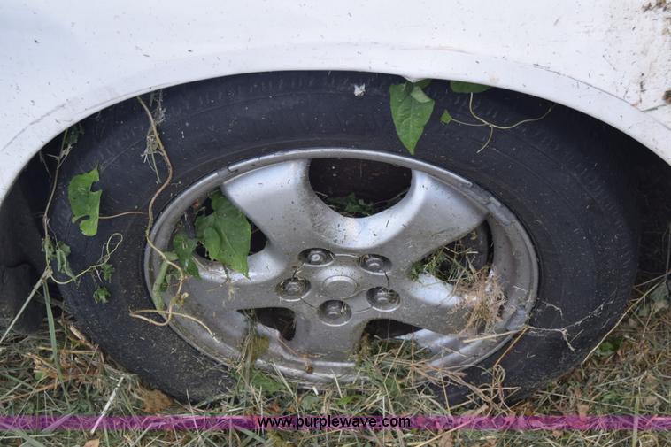 image for item K4761 2004 Ford Taurus