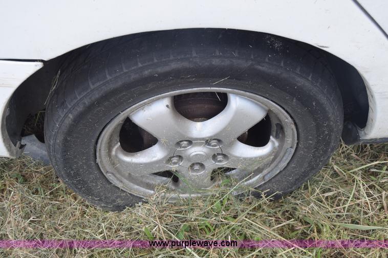 image for item K4761 2004 Ford Taurus