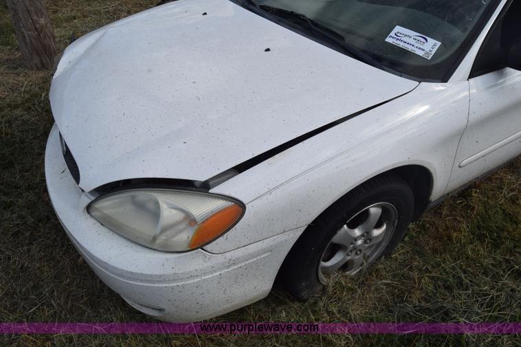 image for item K4761 2004 Ford Taurus