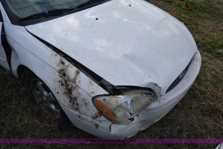 image for item K4761 2004 Ford Taurus