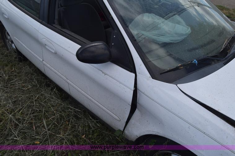 image for item K4761 2004 Ford Taurus