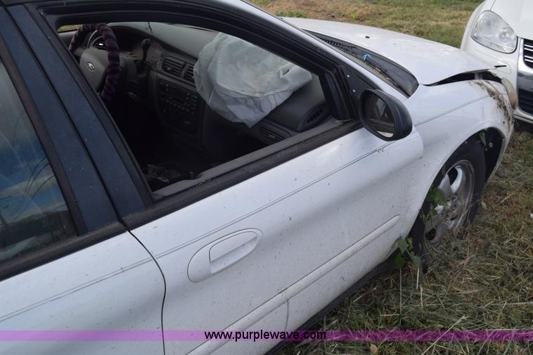 image for item K4761 2004 Ford Taurus