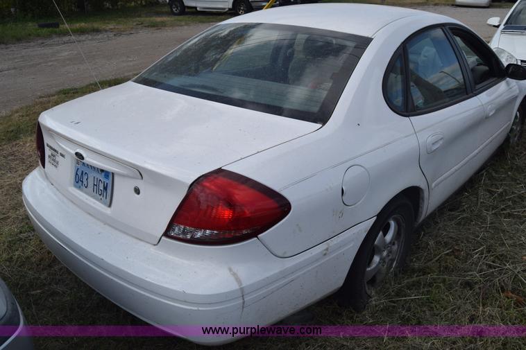 image for item K4761 2004 Ford Taurus
