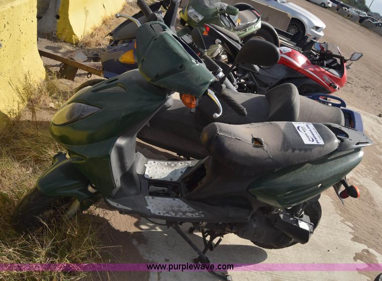 image for item K4775 2013 Basham TP5-810 moped