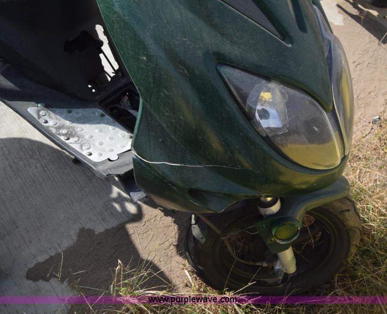 image for item K4775 2013 Basham TP5-810 moped