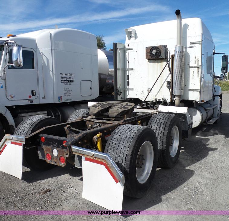 image for item BN9431 2005 Freightliner Columbia semi truck