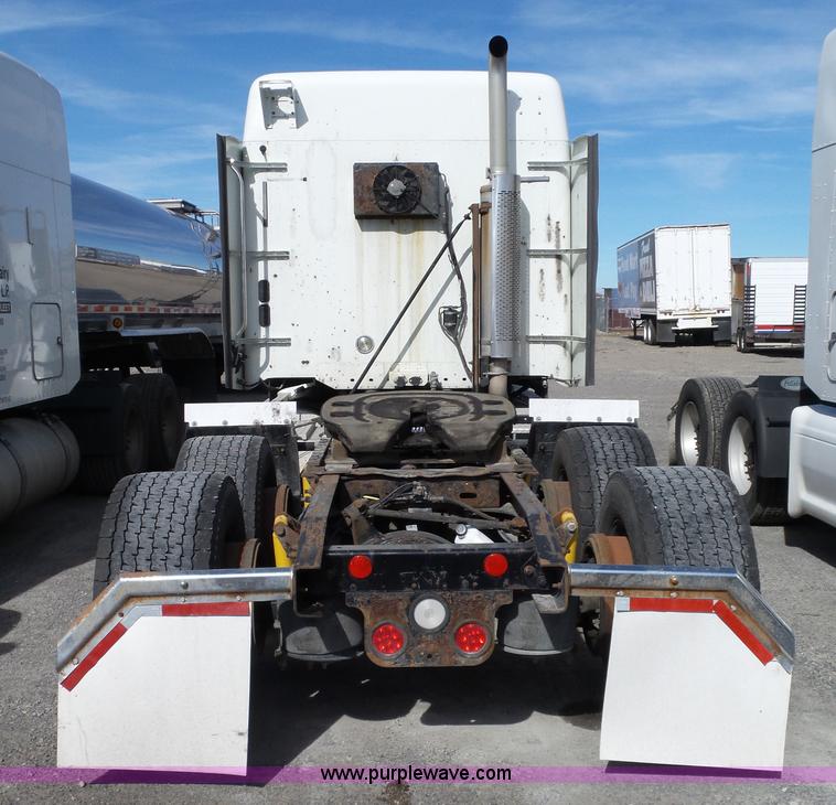 image for item BN9431 2005 Freightliner Columbia semi truck