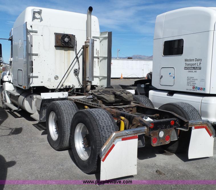 image for item BN9431 2005 Freightliner Columbia semi truck