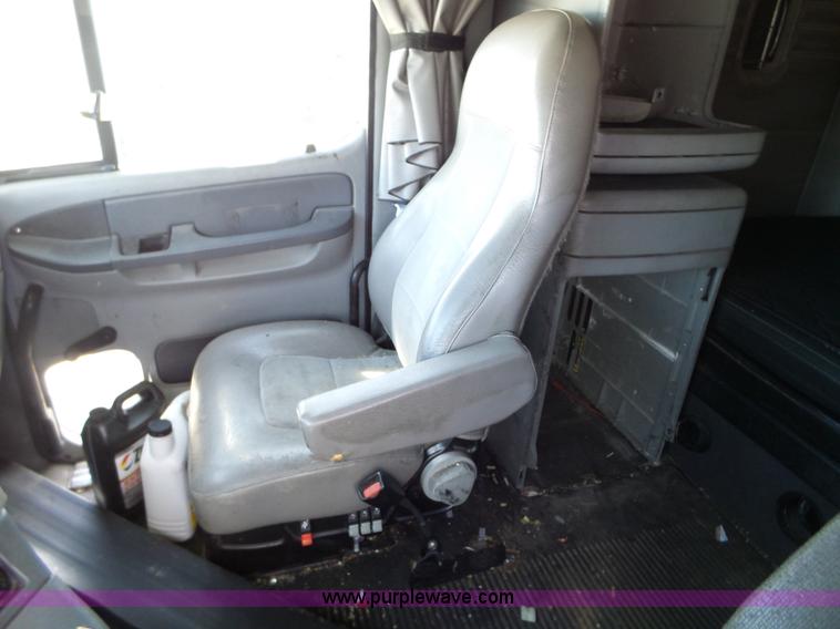 image for item BN9431 2005 Freightliner Columbia semi truck