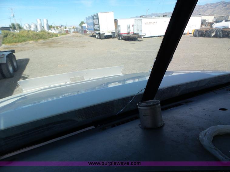 image for item BN9431 2005 Freightliner Columbia semi truck