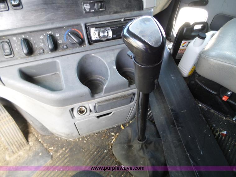 image for item BN9431 2005 Freightliner Columbia semi truck