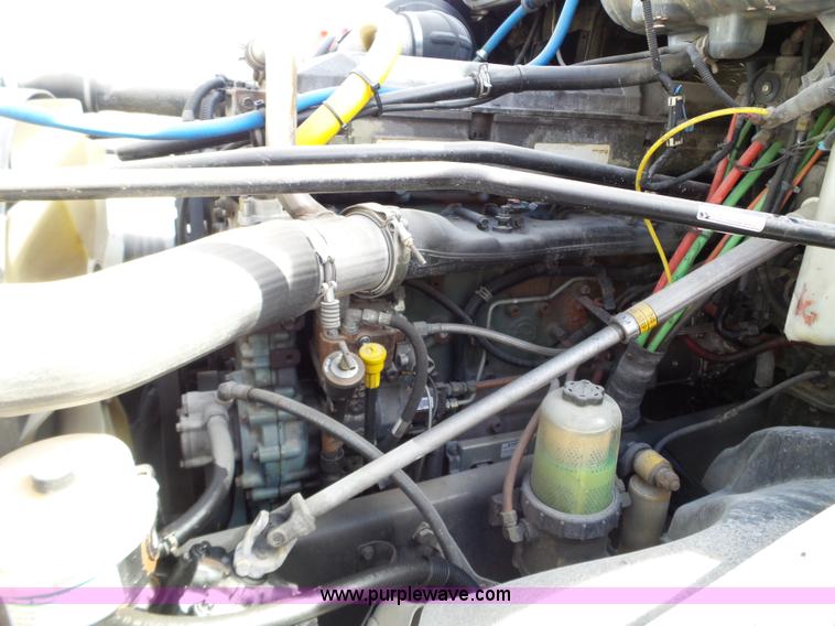 image for item BN9431 2005 Freightliner Columbia semi truck