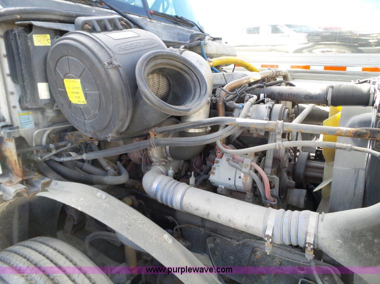 image for item BN9431 2005 Freightliner Columbia semi truck