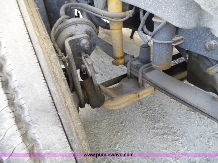 image for item BN9431 2005 Freightliner Columbia semi truck