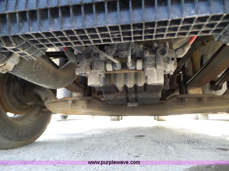 image for item BN9431 2005 Freightliner Columbia semi truck