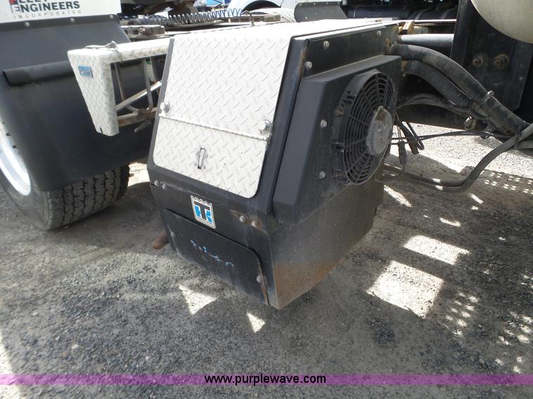 image for item BN9431 2005 Freightliner Columbia semi truck