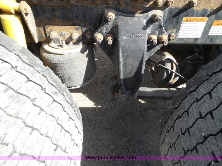 image for item BN9431 2005 Freightliner Columbia semi truck