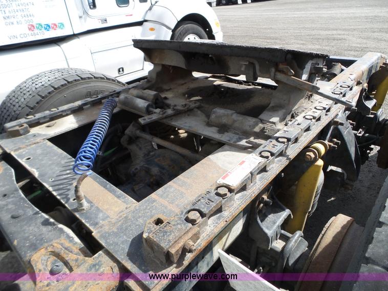 image for item BN9431 2005 Freightliner Columbia semi truck