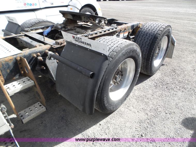 image for item BN9431 2005 Freightliner Columbia semi truck