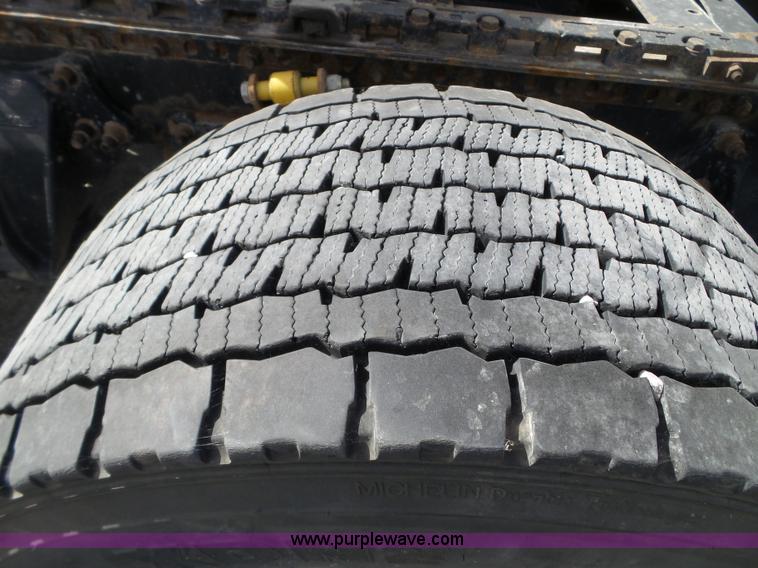 image for item BN9431 2005 Freightliner Columbia semi truck