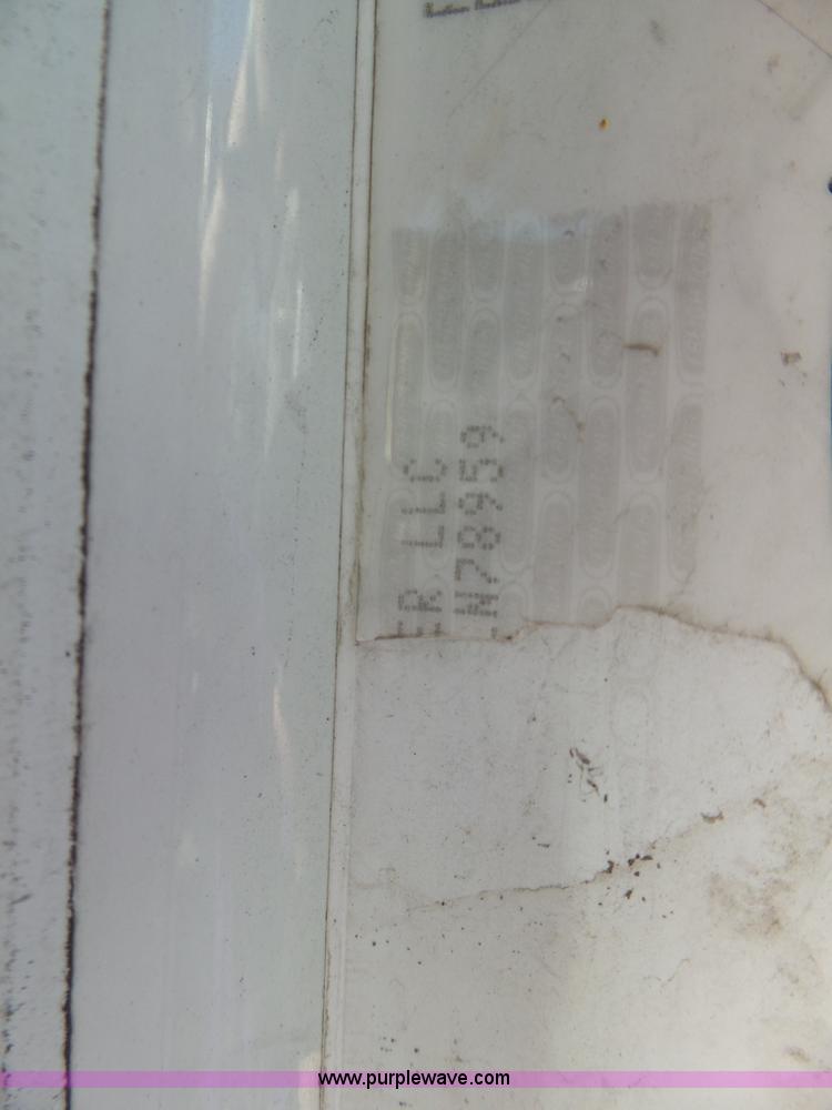 image for item BN9431 2005 Freightliner Columbia semi truck