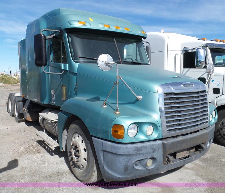 image for item BN9432 2006 Freightliner Century Class ST120 semi truck