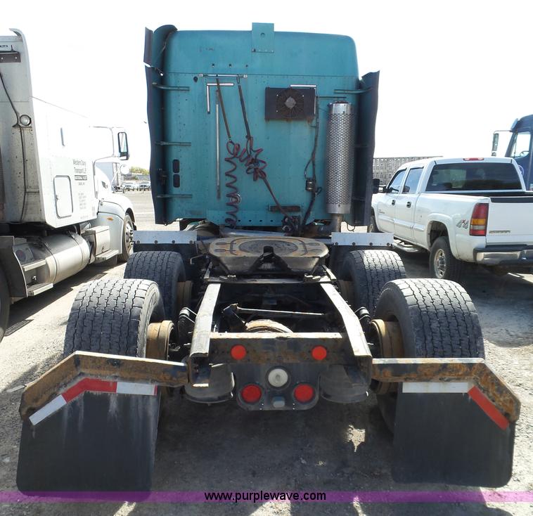 image for item BN9432 2006 Freightliner Century Class ST120 semi truck