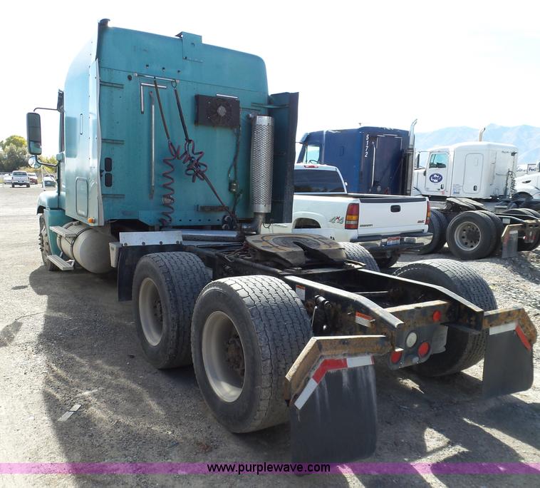 image for item BN9432 2006 Freightliner Century Class ST120 semi truck