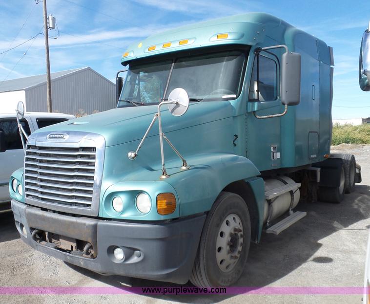 image for item BN9432 2006 Freightliner Century Class ST120 semi truck