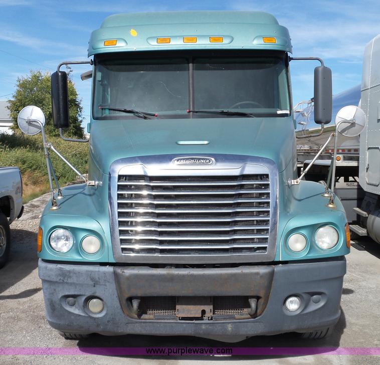 image for item BN9432 2006 Freightliner Century Class ST120 semi truck