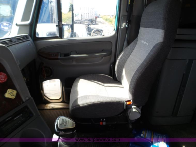 image for item BN9432 2006 Freightliner Century Class ST120 semi truck