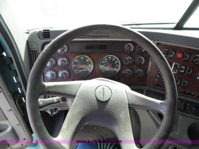 image for item BN9432 2006 Freightliner Century Class ST120 semi truck