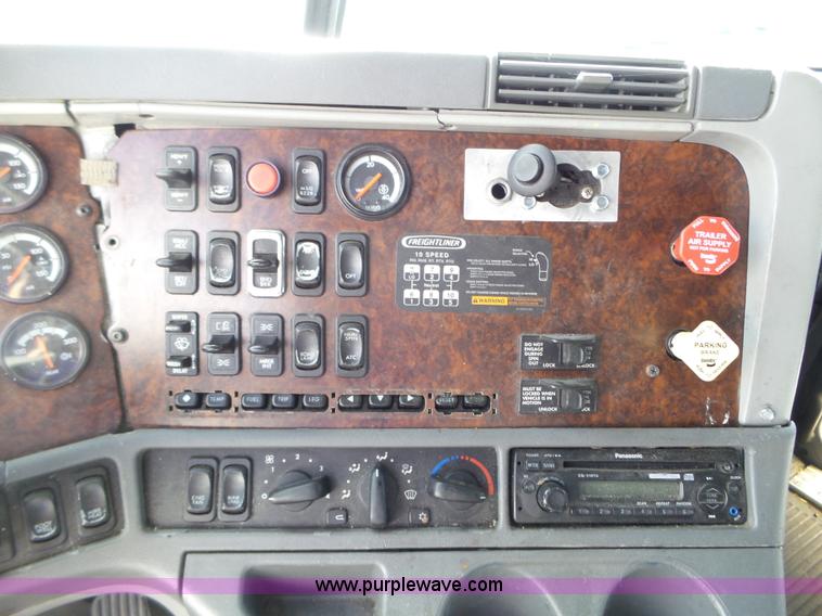 image for item BN9432 2006 Freightliner Century Class ST120 semi truck