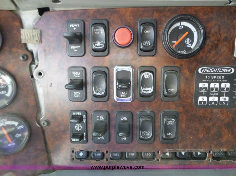 image for item BN9432 2006 Freightliner Century Class ST120 semi truck