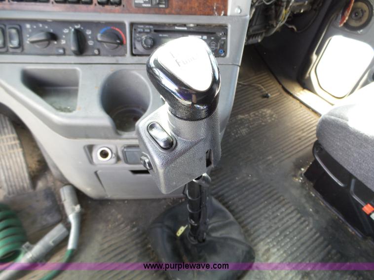 image for item BN9432 2006 Freightliner Century Class ST120 semi truck