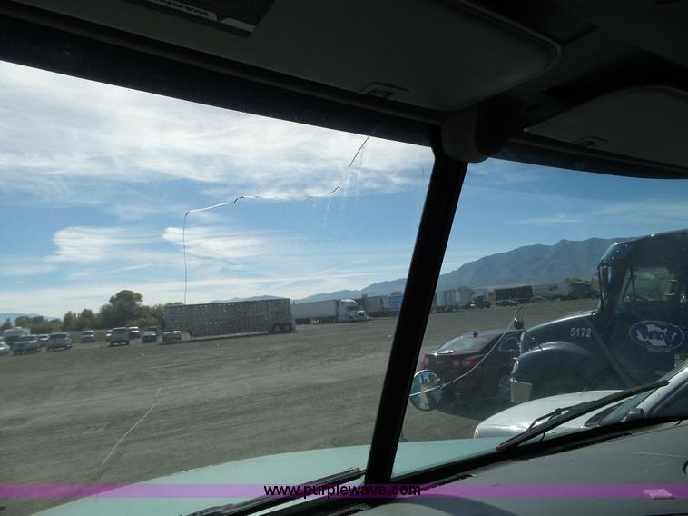 image for item BN9432 2006 Freightliner Century Class ST120 semi truck