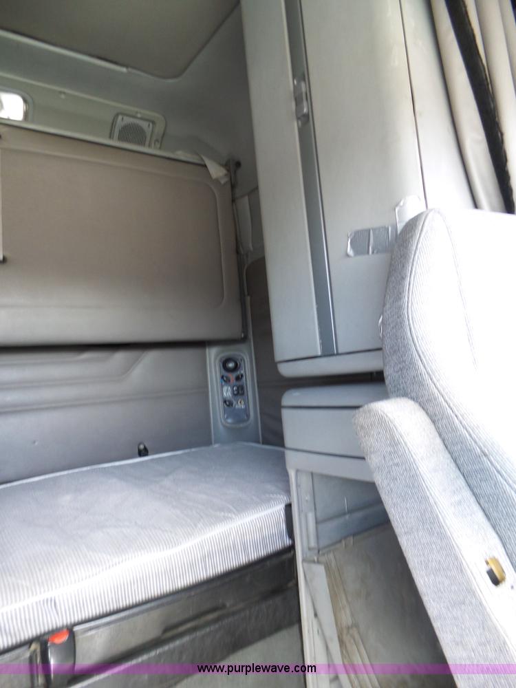 image for item BN9432 2006 Freightliner Century Class ST120 semi truck