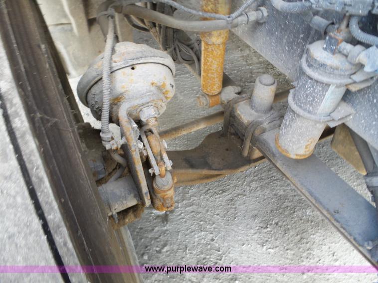 image for item BN9432 2006 Freightliner Century Class ST120 semi truck