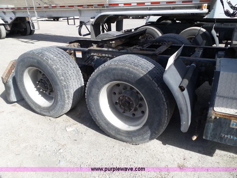 image for item BN9432 2006 Freightliner Century Class ST120 semi truck