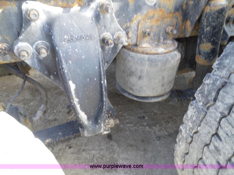 image for item BN9432 2006 Freightliner Century Class ST120 semi truck