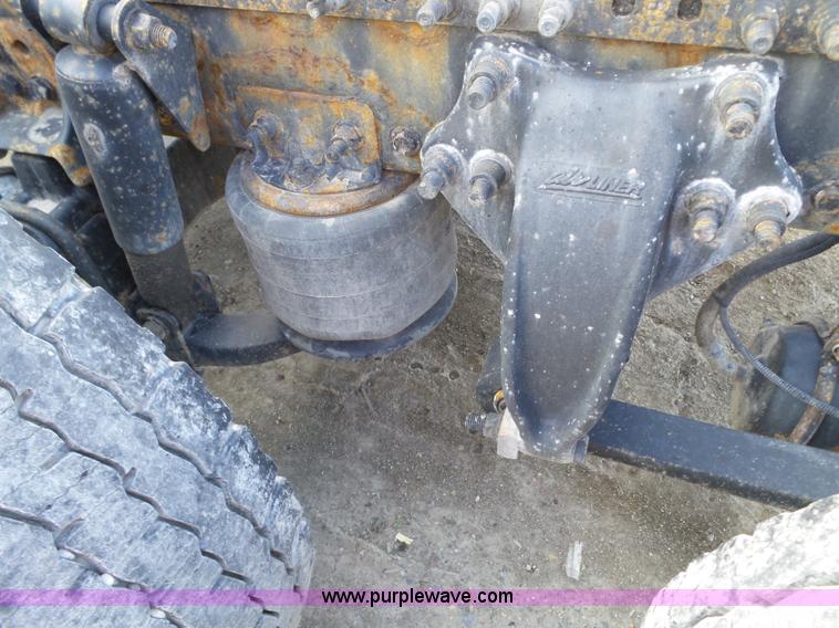 image for item BN9432 2006 Freightliner Century Class ST120 semi truck