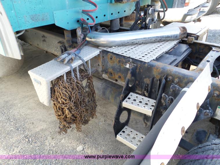 image for item BN9432 2006 Freightliner Century Class ST120 semi truck