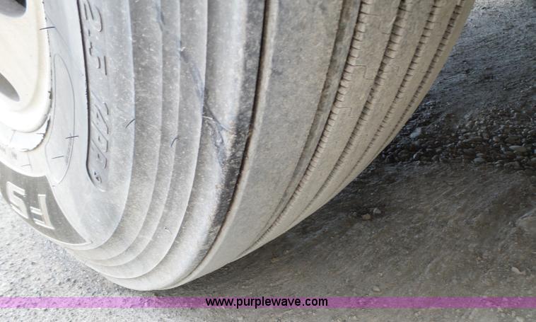 image for item BN9432 2006 Freightliner Century Class ST120 semi truck