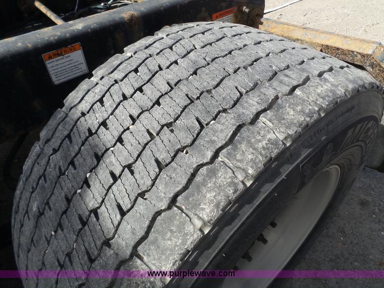 image for item BN9432 2006 Freightliner Century Class ST120 semi truck