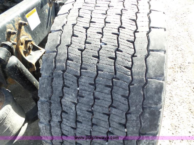 image for item BN9432 2006 Freightliner Century Class ST120 semi truck