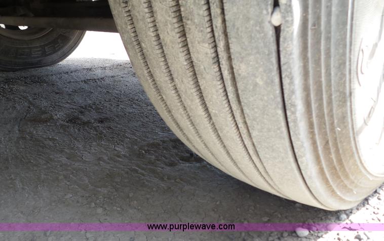 image for item BN9432 2006 Freightliner Century Class ST120 semi truck